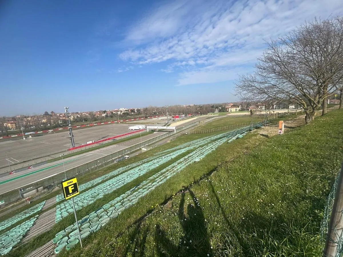 La Rivazza Apartment - Autodromo- Private Parking Imola