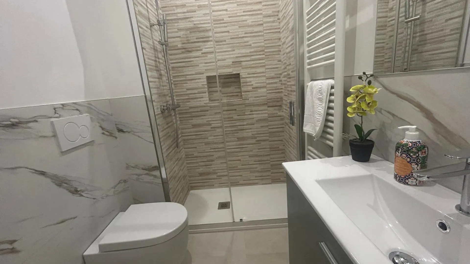 La Rivazza Apartment - Autodromo- Private Parking Imola