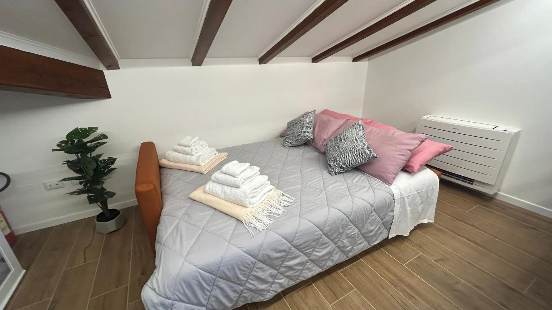 La Rivazza Apartment - Autodromo- Private Parking Imola İtalya