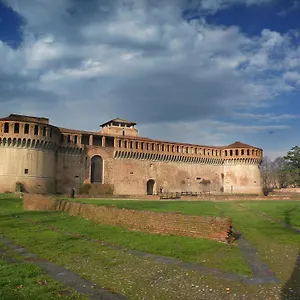 La Casa Di Hank - Il Centro Storico E L Autodromo Imola